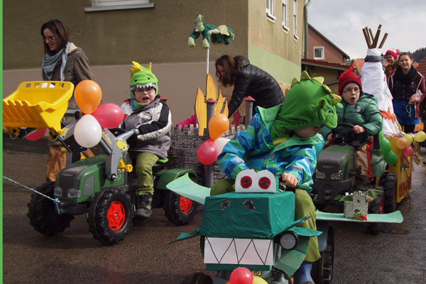 Kindergartenkinder geben Vollgas