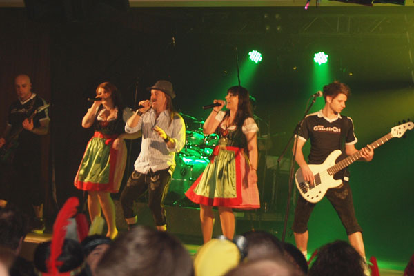 Rockfasching in Wargolshausen: Die Gaudirocker heizen ein